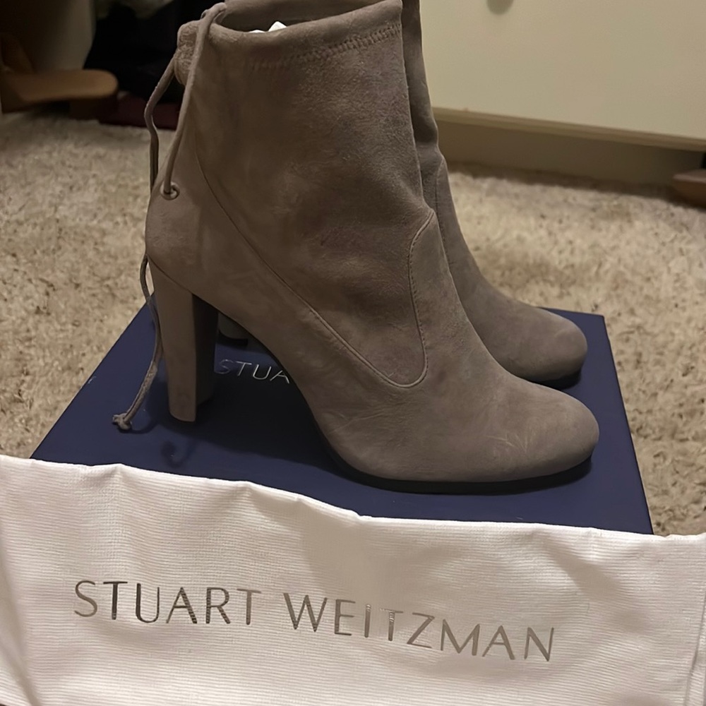 NIB Stuart Weitzman Glove suede booties
